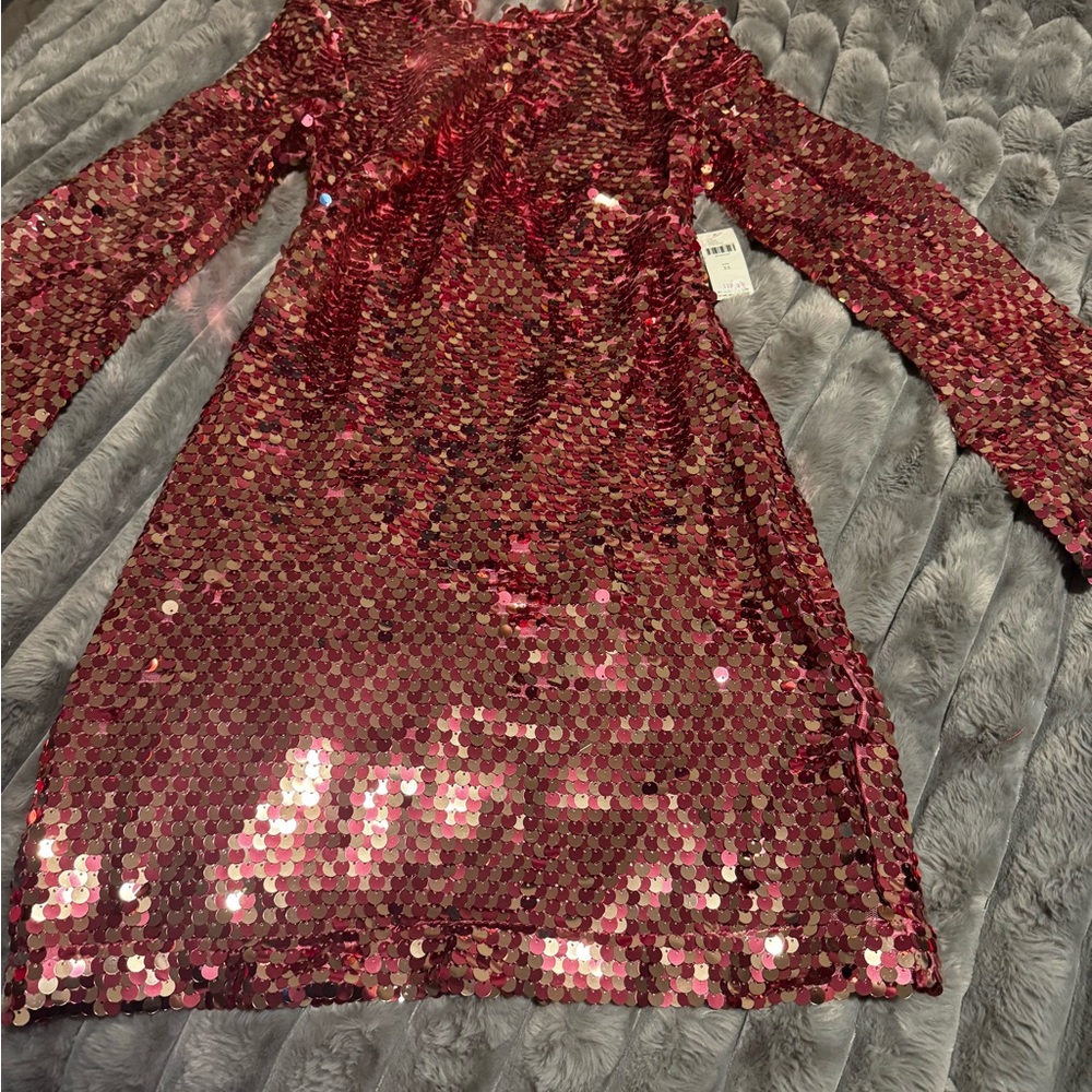 Glamorous Pink Sequin Sheath Dress with Long Bishop Sleeves for Night Out
